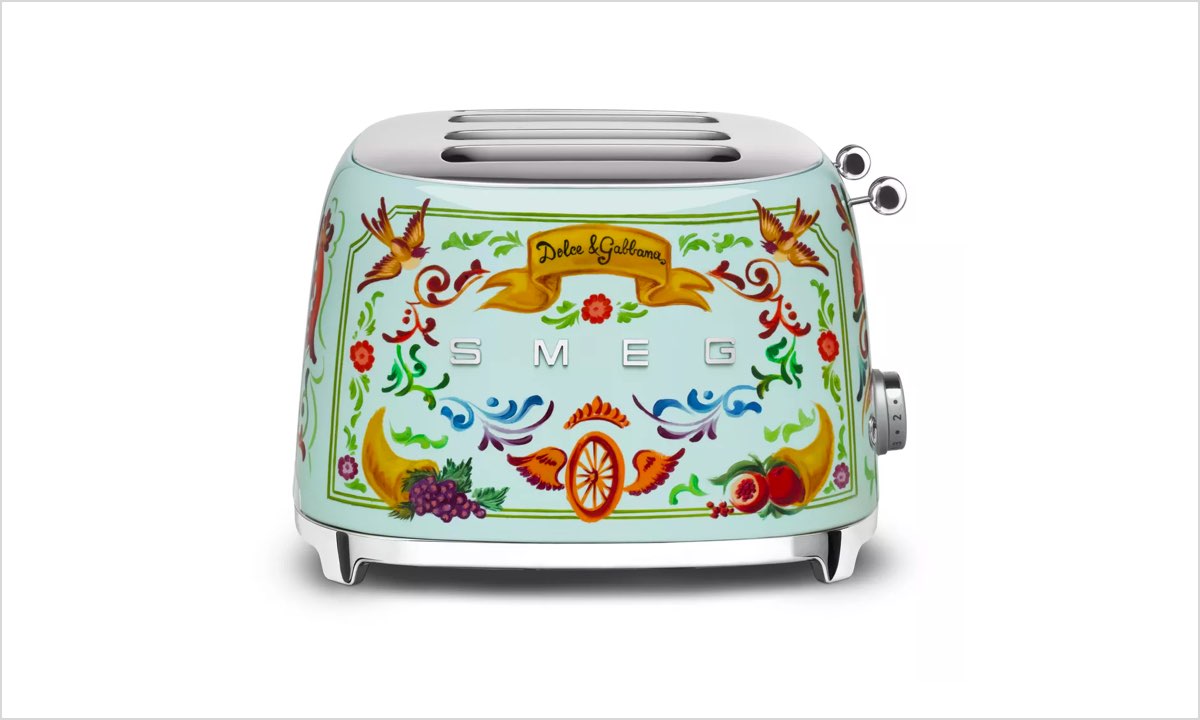A state-of-the-art toaster from Smeg